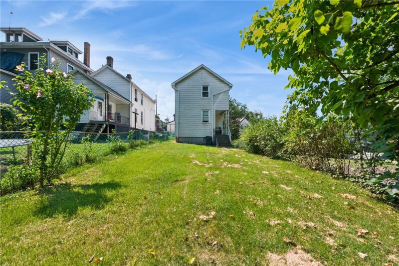 220 ONEIDA STREET — photo 4