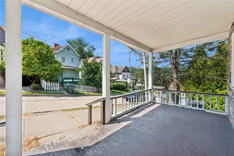 220 ONEIDA STREET — photo 8