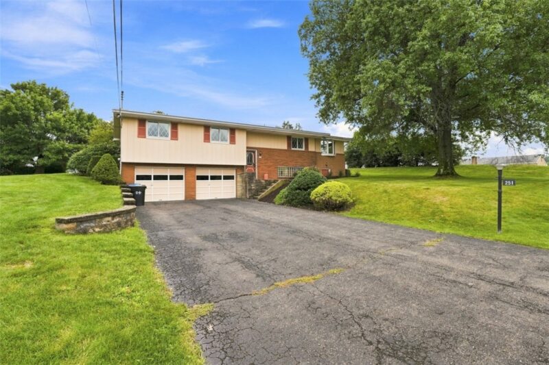 251 Alcott Dr — photo 2