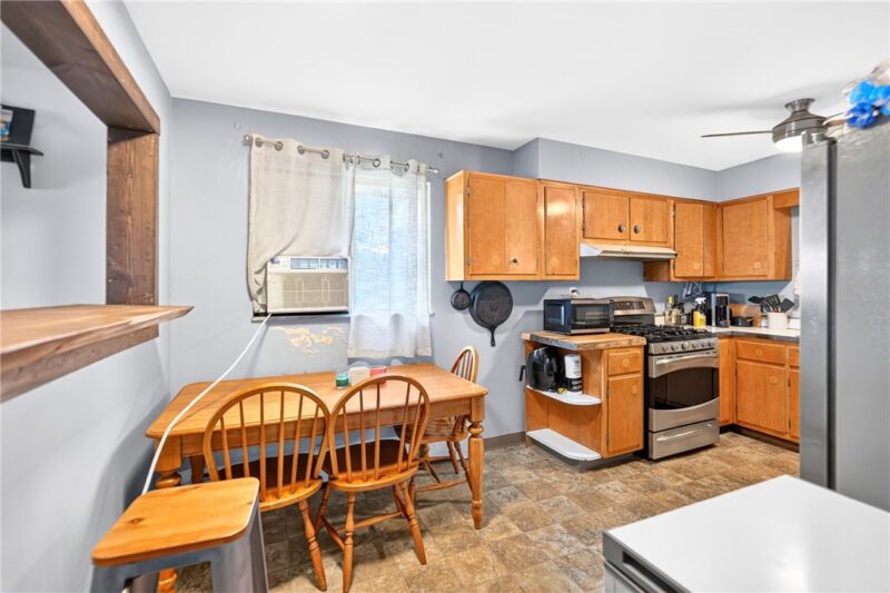 715 Locust Ln — photo 7