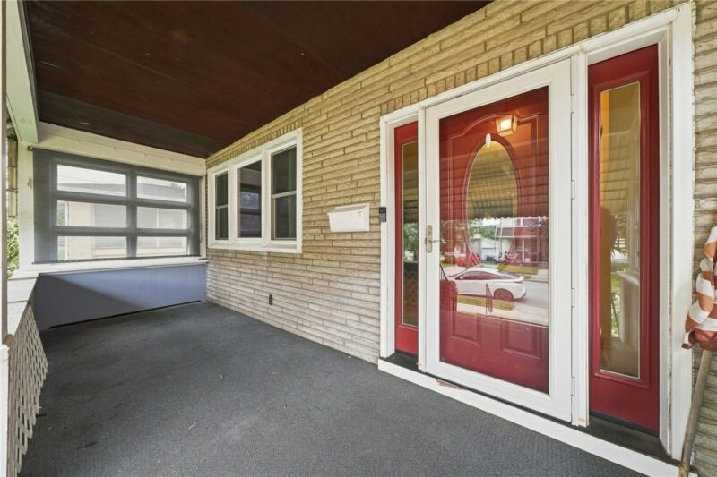 402 Franklin Ave — photo 2
