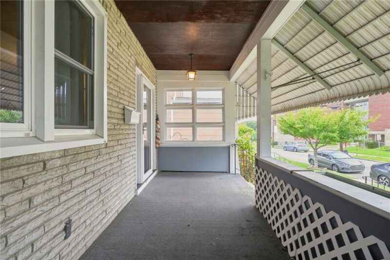 402 Franklin Ave — photo 3