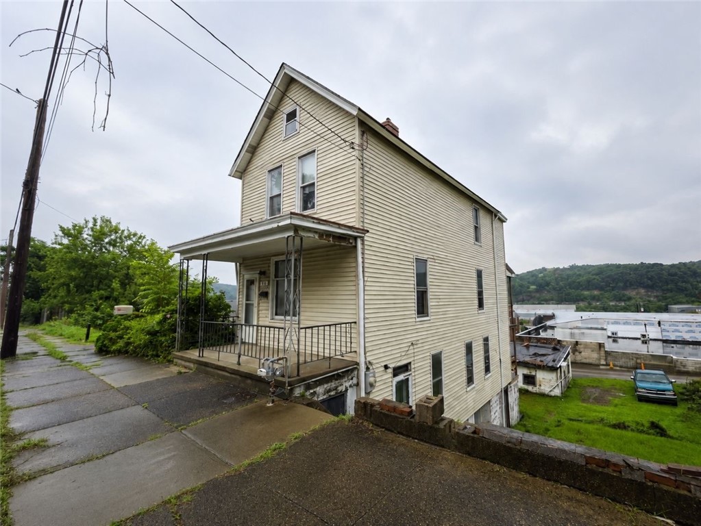 214 Thompson Ave — photo 1