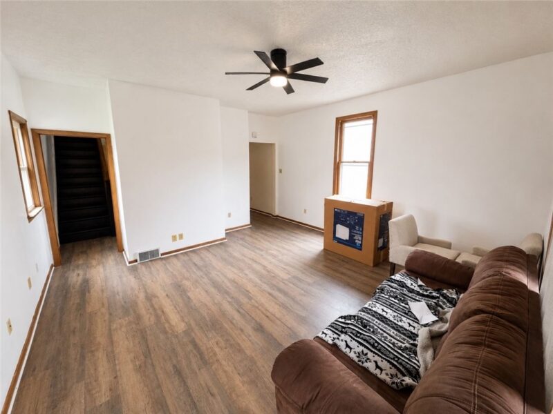 214 Thompson Ave — photo 2