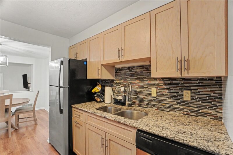 127 Spruce Ct — photo 3