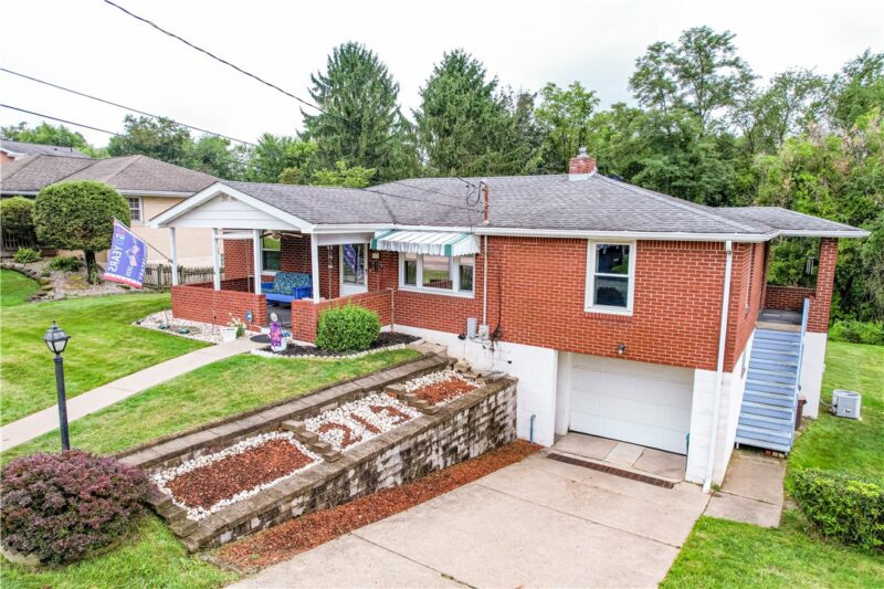 213 Margaret Ave — photo 2