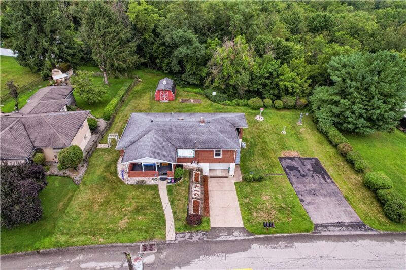 213 Margaret Ave — photo 3