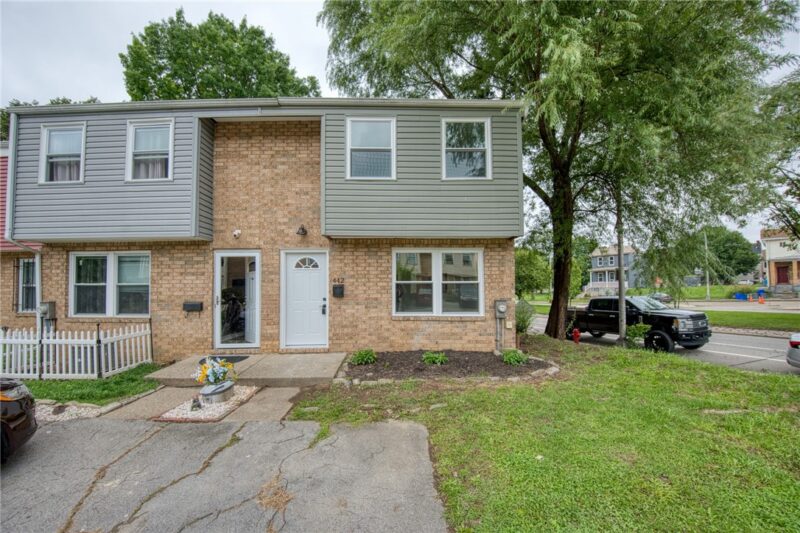 442 Enright Ct