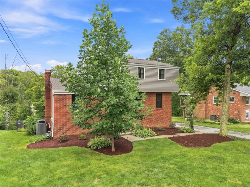 411 Laurel Dr — photo 2