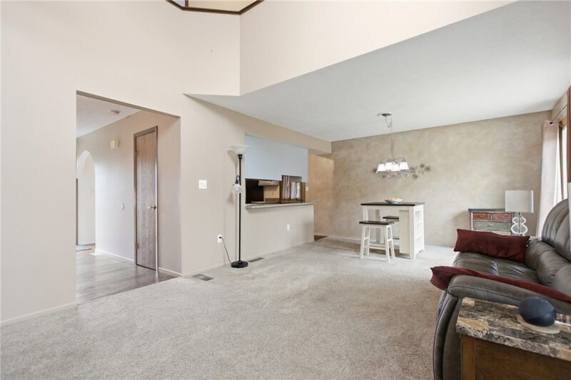 1112 Concord Drive — photo 3