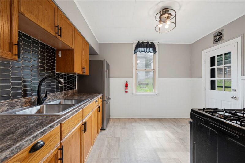 7910 Saint Lawrence Ave — photo 3
