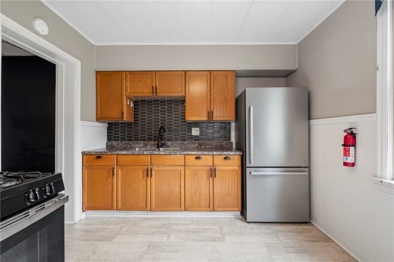 7910 Saint Lawrence Ave — photo 5