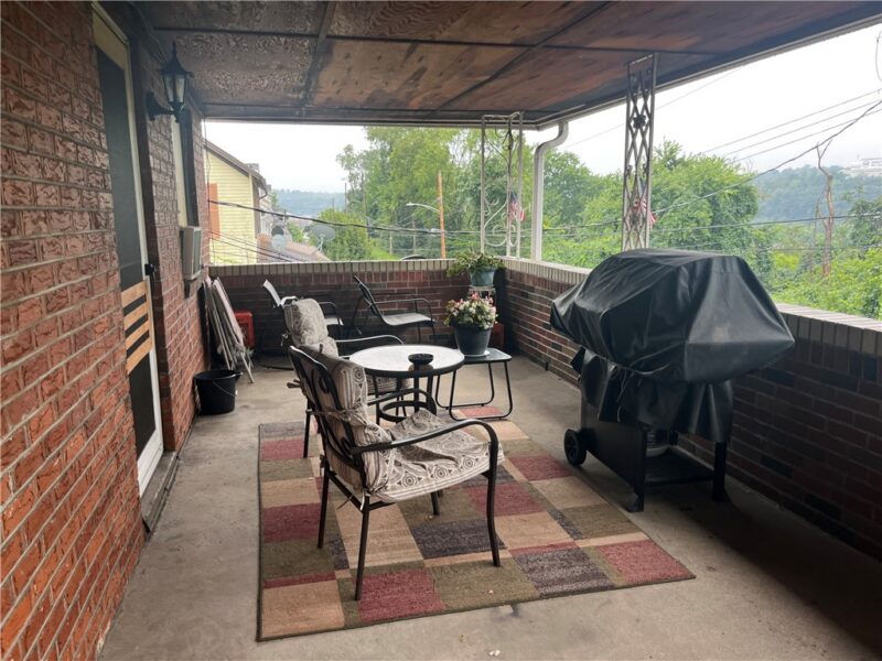 21 Erie Ave — photo 3