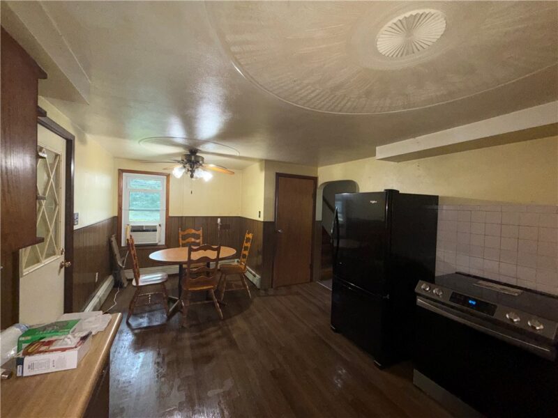 823 Robb Rd — photo 3