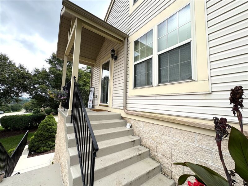 605 Berrington — photo 3