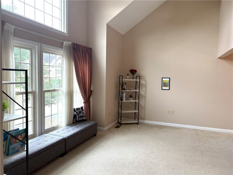 605 Berrington — photo 4