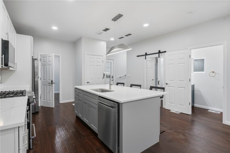 3354 Ridgway St — photo 3