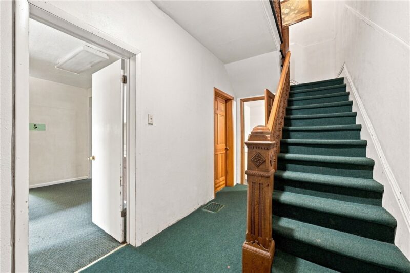 521 West Newton Street — photo 2