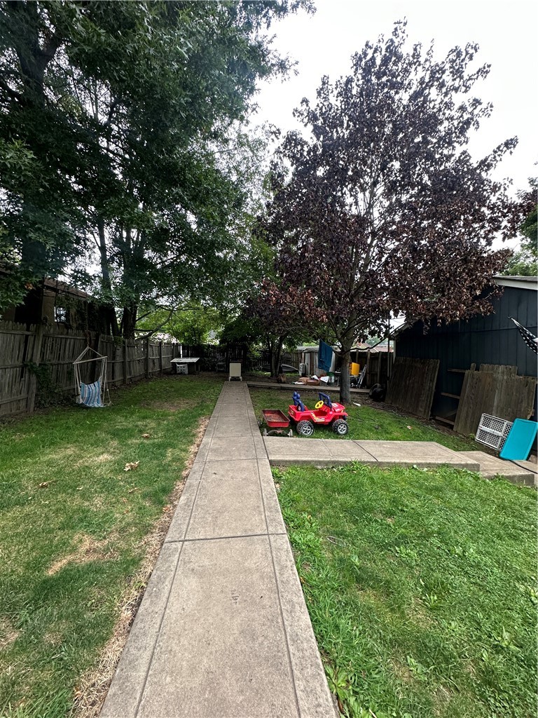 438 Earl Ave — photo 3