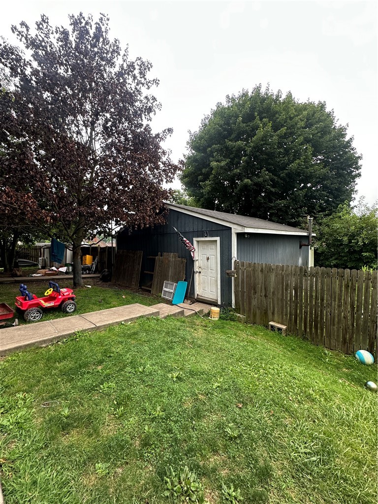438 Earl Ave — photo 4