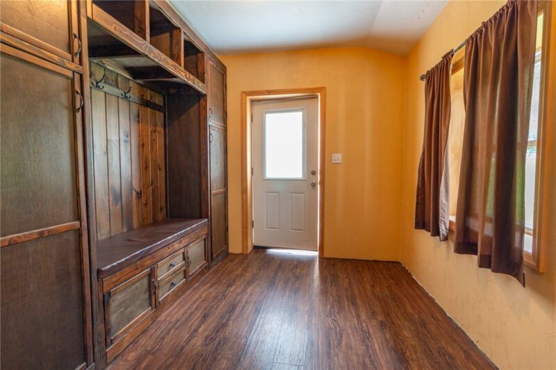 558 Market St — photo 3