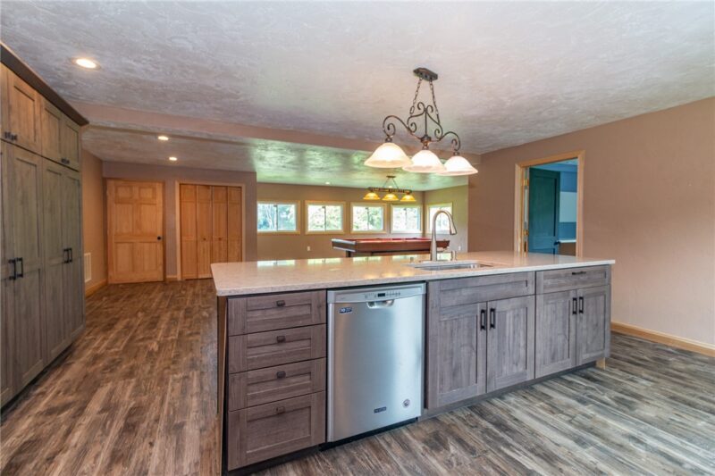 558 Market St — photo 7