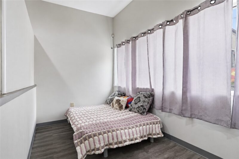 753 Chartiers Ave — photo 3