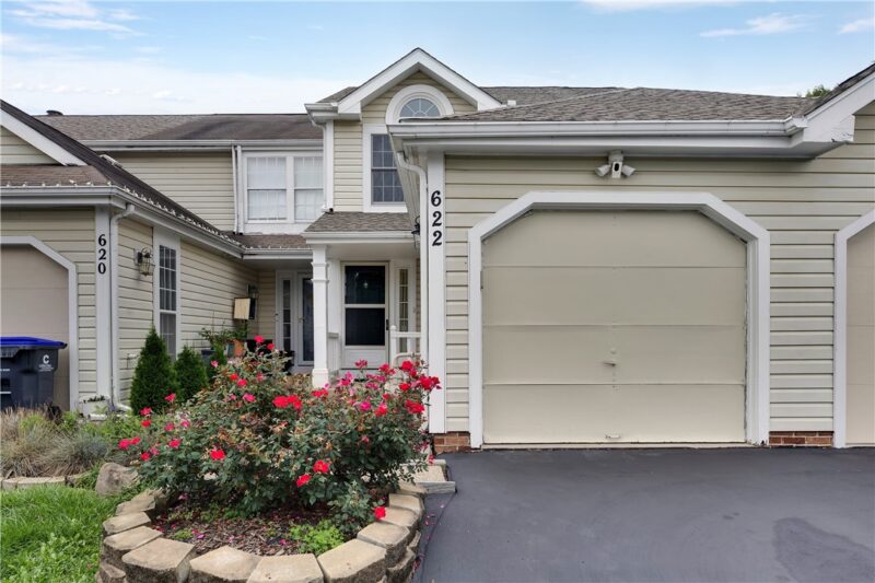 622 Sarah Ct — photo 2