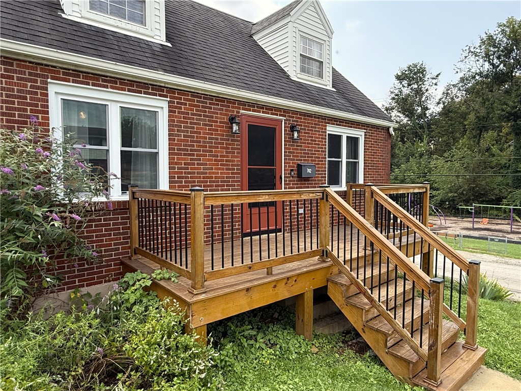 702 McArthur — photo 1