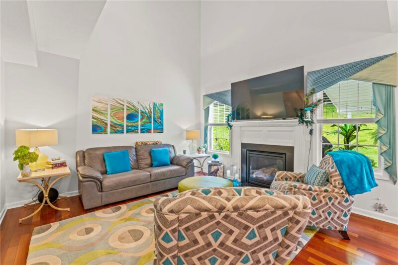1320 Maplewood Cir — photo 4