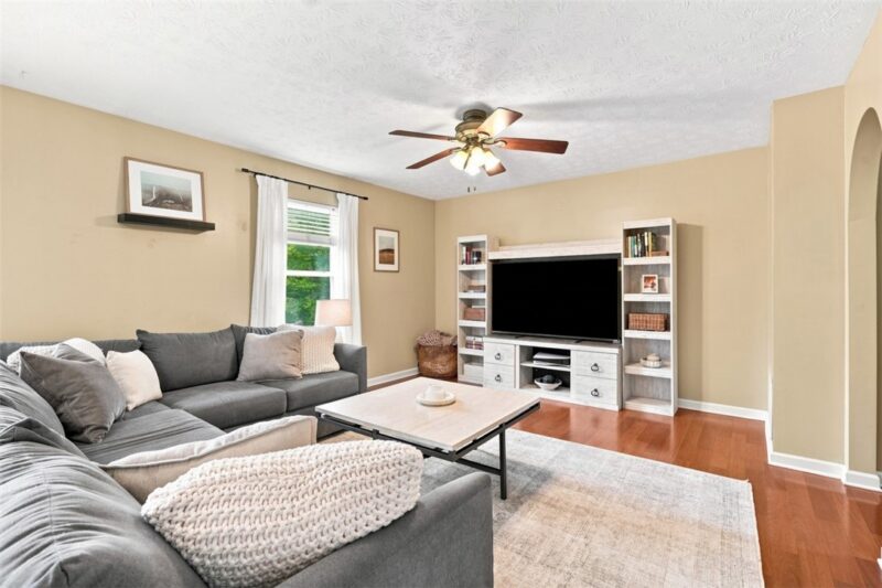 553 Ten Point Ln — photo 8