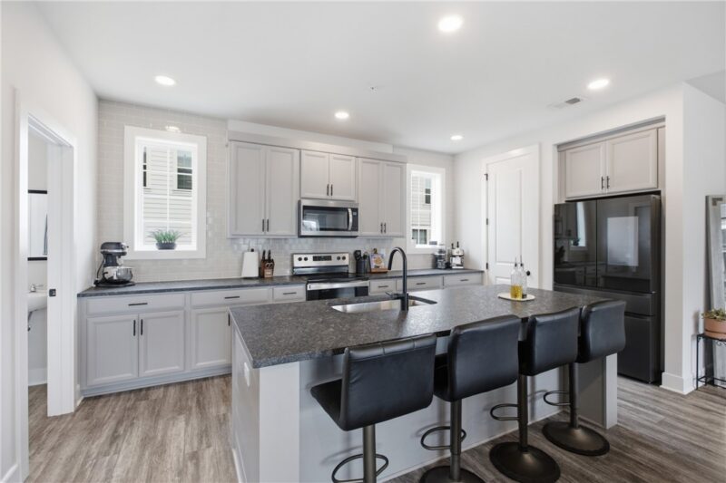 503 Stallings Ln — photo 4