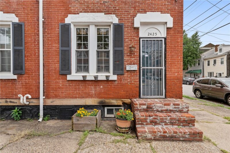 2425 Jane St — photo 2