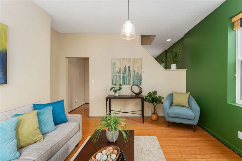 2425 Jane St — photo 4