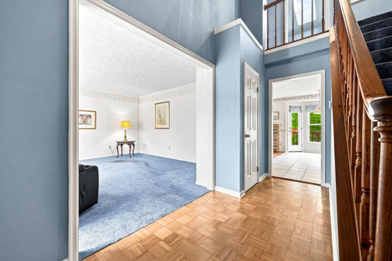 215 Leaside Drive — photo 4