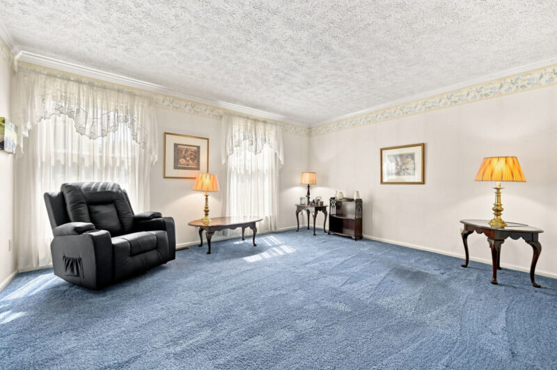 215 Leaside Drive — photo 6