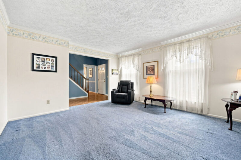 215 Leaside Drive — photo 7
