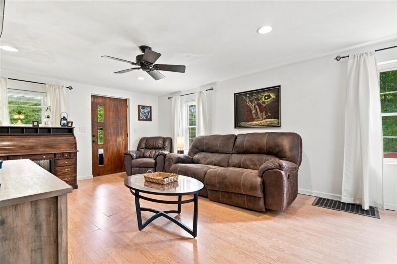 352 Mountain View Rd — photo 3