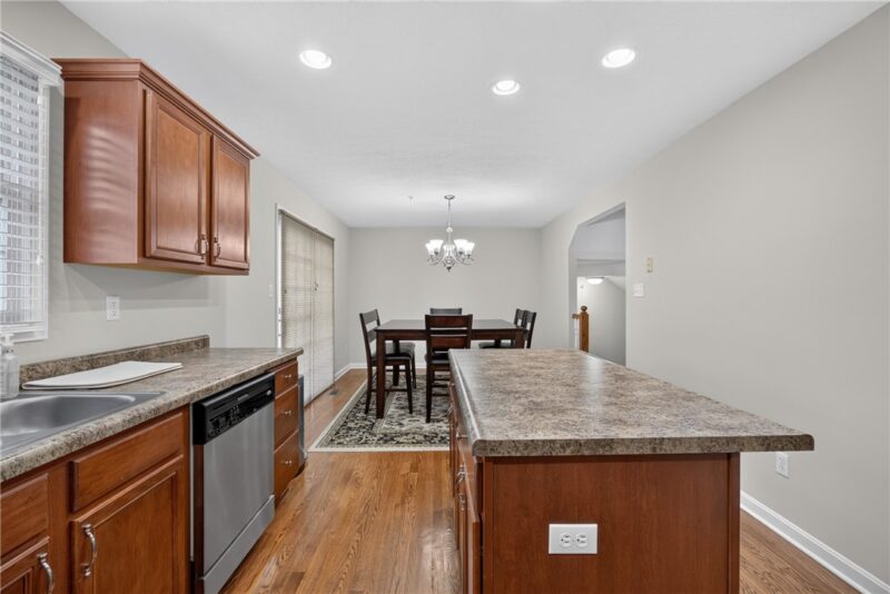 1038 Woodlawn Dr — photo 8