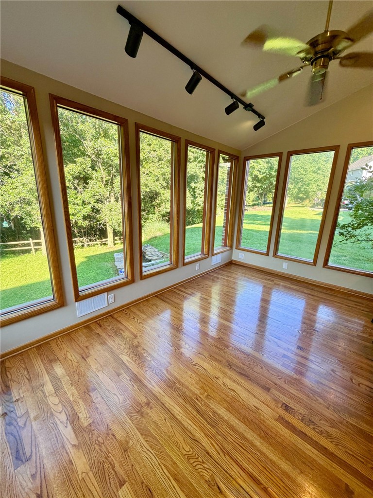 1147 Oakwood Dr — photo 8