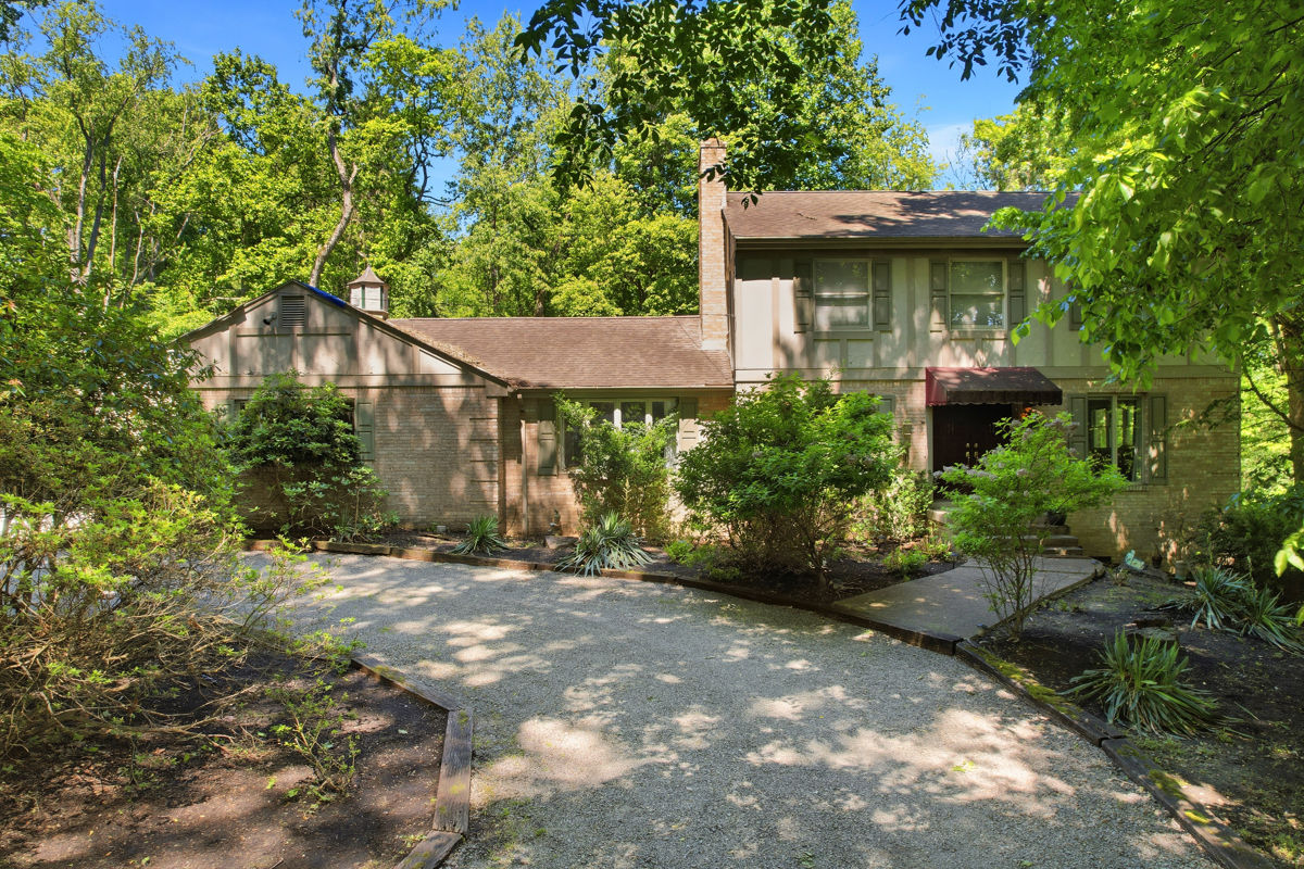 571 Flower Hill LANE — photo 1