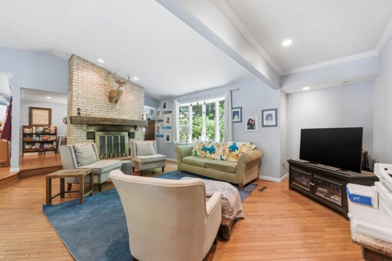 571 Flower Hill LANE — photo 3