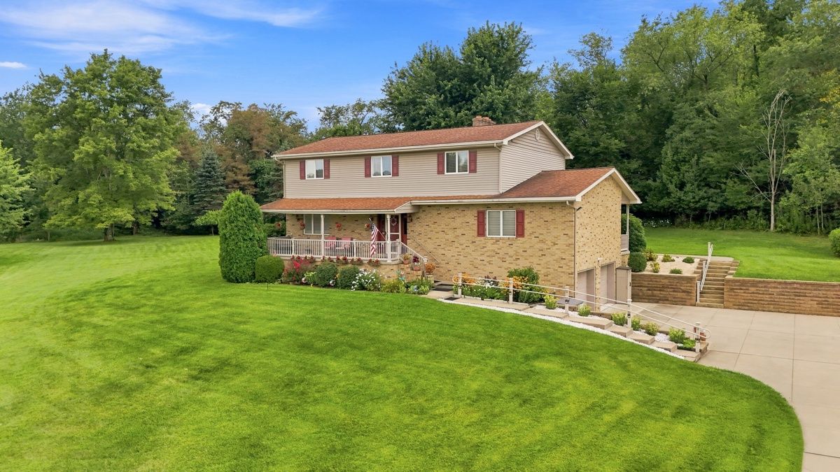 111 Paula DRIVE — photo 1