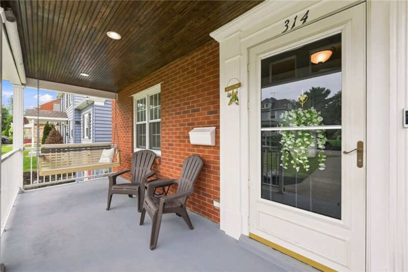314 Crest Ave — photo 2