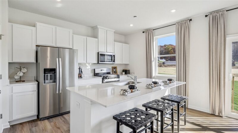 176 Laurel Hills Drive — photo 2