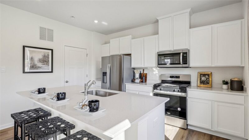 176 Laurel Hills Drive — photo 3