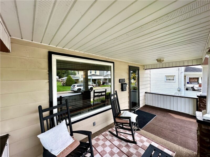 1028 Dewey Ave — photo 5