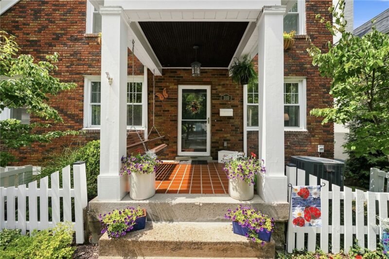 310 Morrison Drive — photo 2