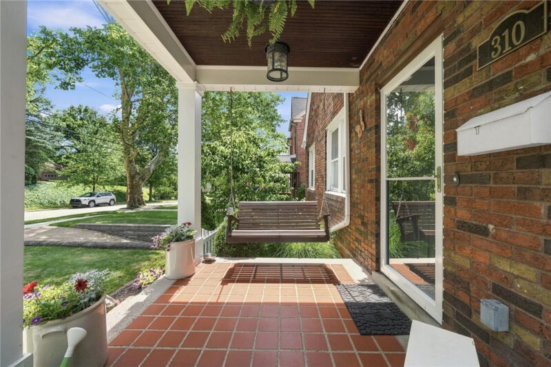 310 Morrison Drive — photo 3