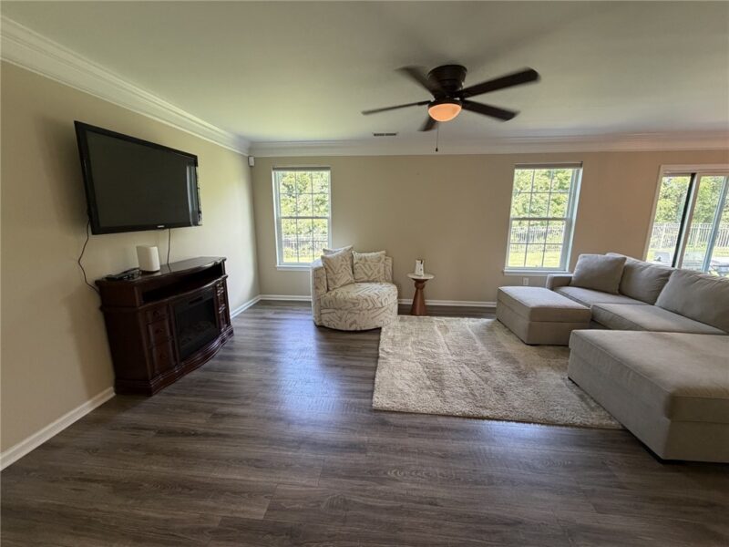628 Glengarry Ct — photo 3